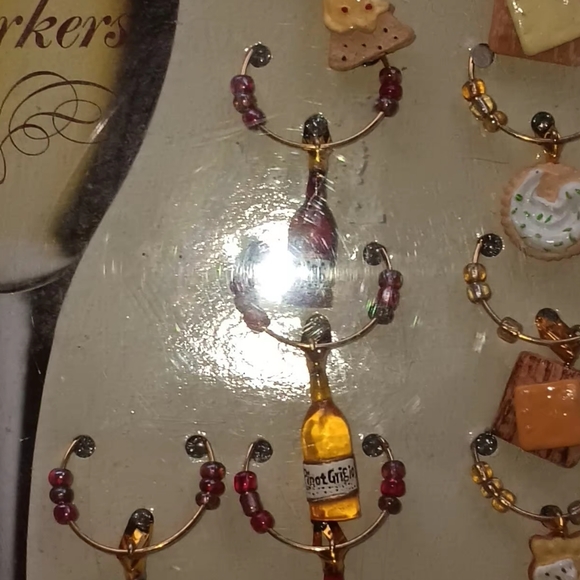 NEW Boston Warehouse Wine Glass Markers, Wine Bottle & Cheese Crackers Themed - Picture 4 of 6